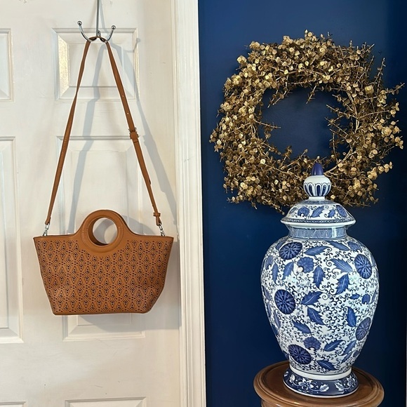 NWOT Women’s Free People Brown Vegan Leather Laser Cut Perforated Crossbody - Picture 2 of 11